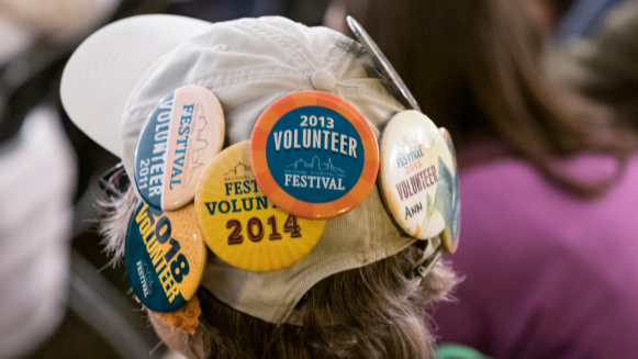 Volunteer hat with buttons